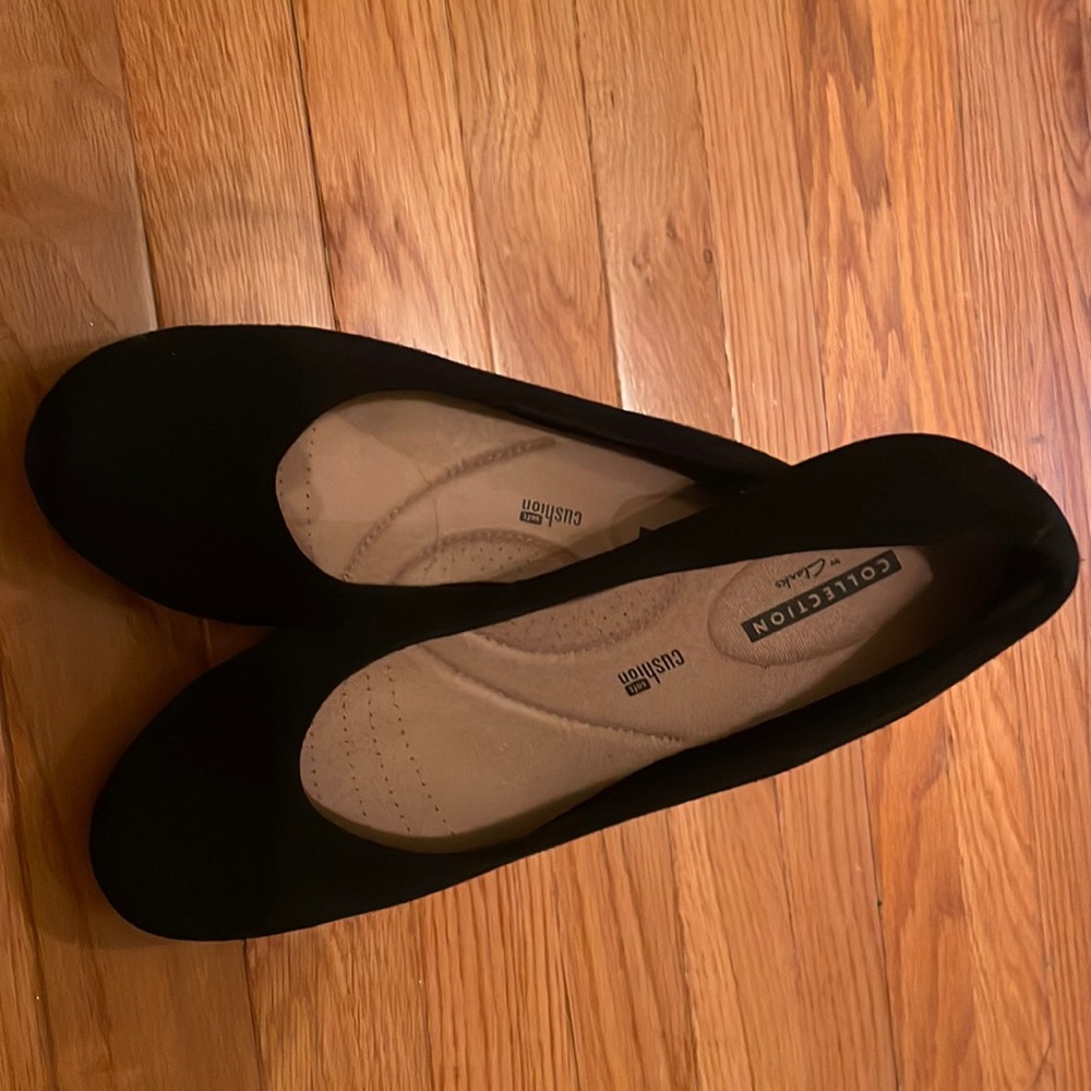 Clarks classic black suede wedge pump size 8